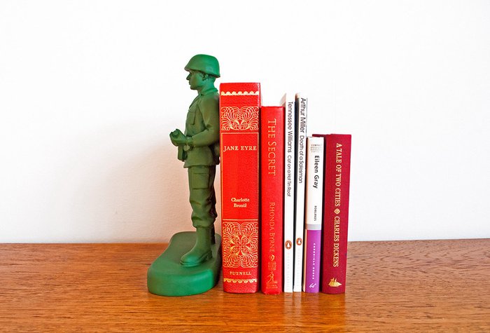 Ограничитель для книг Suck UK homeguard soldier - лучшие Декоративные предметы в INMYROOM