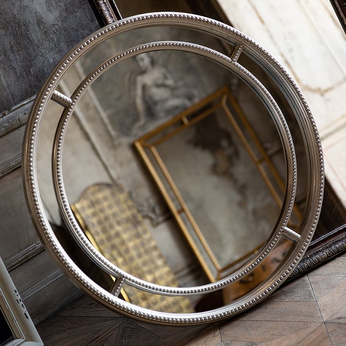 Настенное зеркало Раунд в раме серебряного цвета - купить Настенные зеркала по цене 23500.0