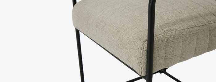 Стул серого цвета с металлическим каркасом - лучшие Обеденные стулья в INMYROOM