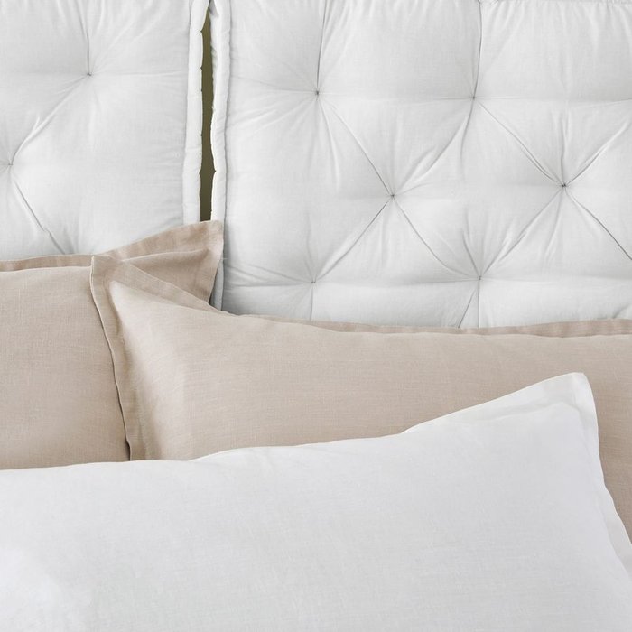 Подушка для изголовья кровати белого цвета 50x70 - купить Декоративные подушки по цене 2549.0