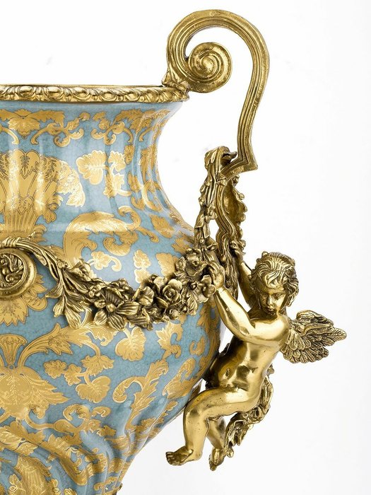 Фарфоровая ваза с ангелами золото-голубого цвета - купить Вазы  по цене 106390.0