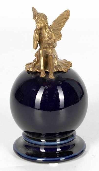 Фигурка Ангел на шаре сине-бронзового цвета - лучшие Фигуры и статуэтки в INMYROOM