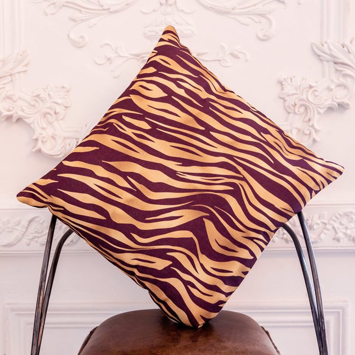 Интерьерная подушка Зебра бордово-золотого цвета - купить Декоративные подушки по цене 2000.0