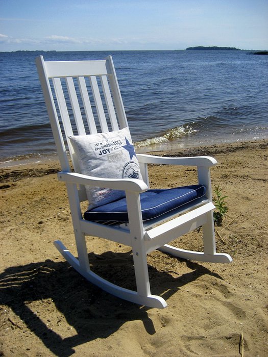 Кресло-качалка Savannah из массива сосны белого цвета - купить Садовые кресла по цене 17100.0