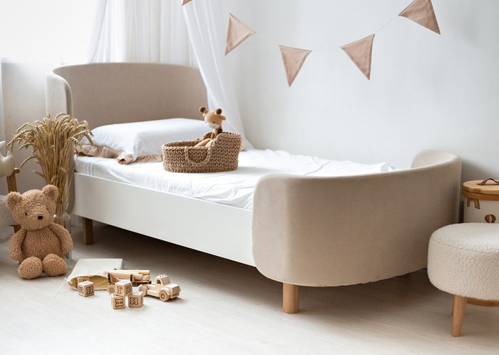 Кровать Kidi Soft 80х180 бело-бежевого цвета - лучшие Одноярусные кроватки в INMYROOM