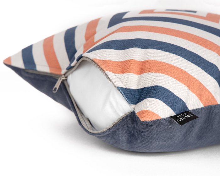 Декоративная подушка Frost сине-оранжевого цвета - лучшие Декоративные подушки в INMYROOM