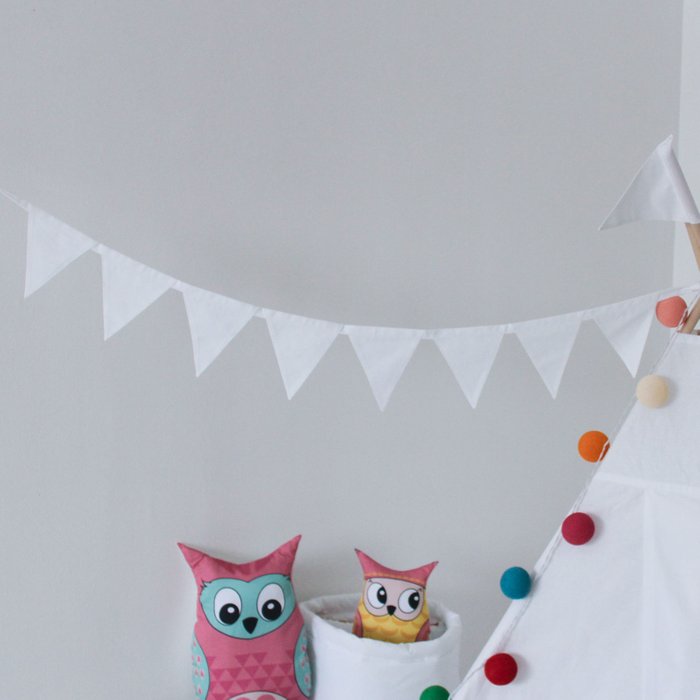 Гирлянда из флажков Simple White из 100% хлопка - купить Аксессуары и текстиль для игровых домиков по цене 690.0 Гирлянда из флажков Simple White из 100% хлопка - купить Аксессуары и текстиль для игровых домиков по цене 690.0