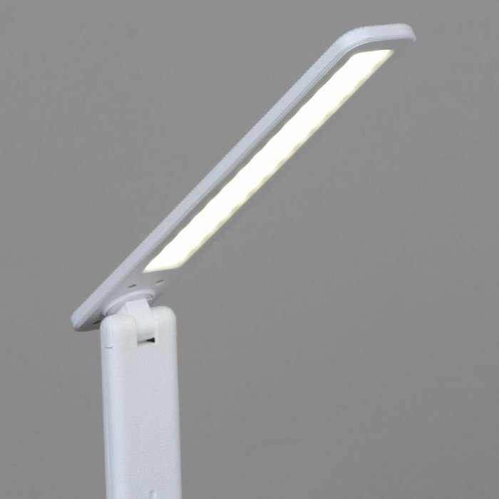 Настольная лампа 00867-0.7-01 WT (пластик, цвет белый) - лучшие Рабочие лампы в INMYROOM