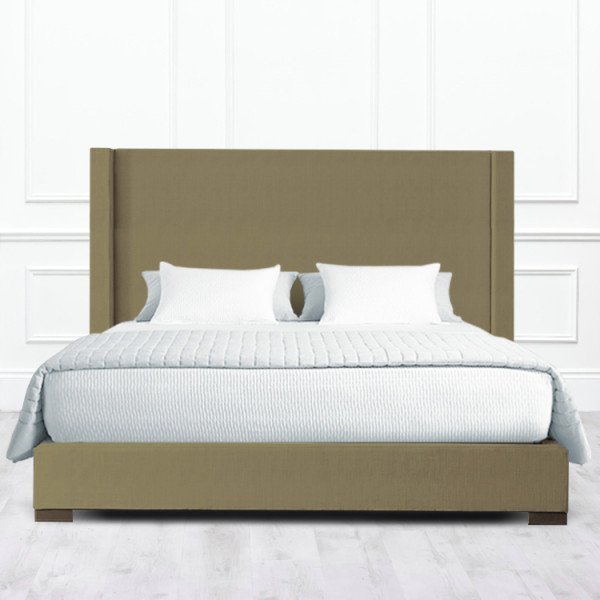Кровать Carrollton из массива с обивкой цвета хаки