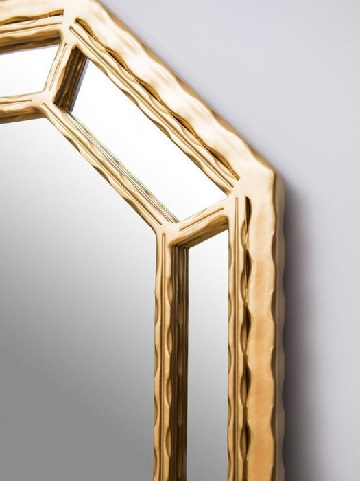 Настенное зеркало Радиант в раме золотого цвета - купить Настенные зеркала по цене 30000.0