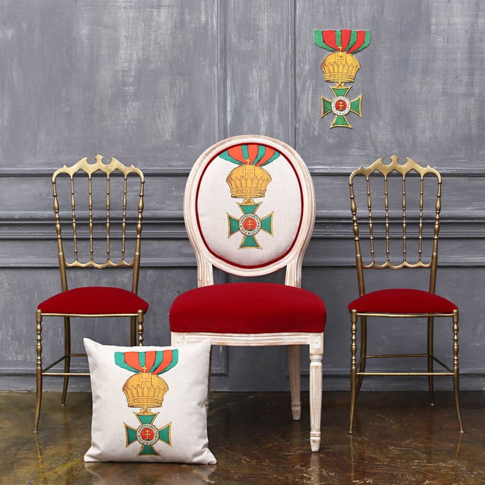 Декоративная подушка «Королевский Венгерский орден Святого Стефана» - лучшие Декоративные подушки в INMYROOM