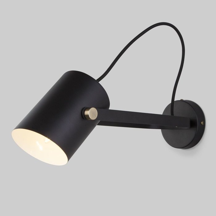 Настенный светильник Italio черного цвета с поворотным плафоном  - купить Накладные споты по цене 2620.0