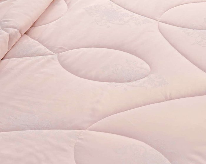 Одеяло Шарлиз 160х220 персикового цвета  - купить Одеяла по цене 11200.0