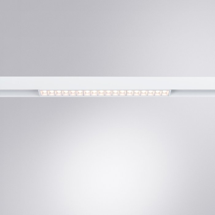 Магнитный трековый светильник Linea белого цвета - купить Трековые светильники по цене 4650.0