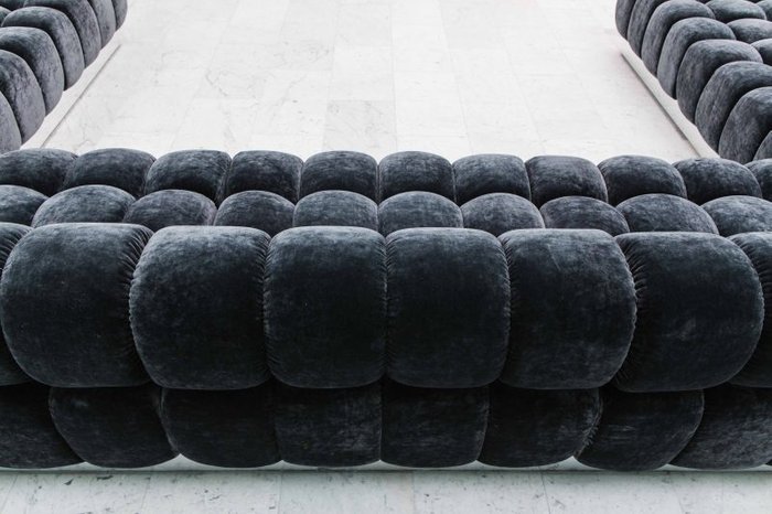 Угловой диван Ostin чёрного цвета - лучшие Угловые диваны в INMYROOM