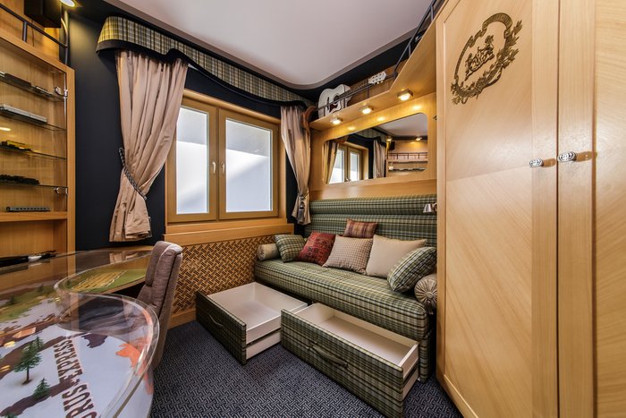 Трехместный диван с выкатными ящиками Дрезден - лучшие Прямые диваны в INMYROOM