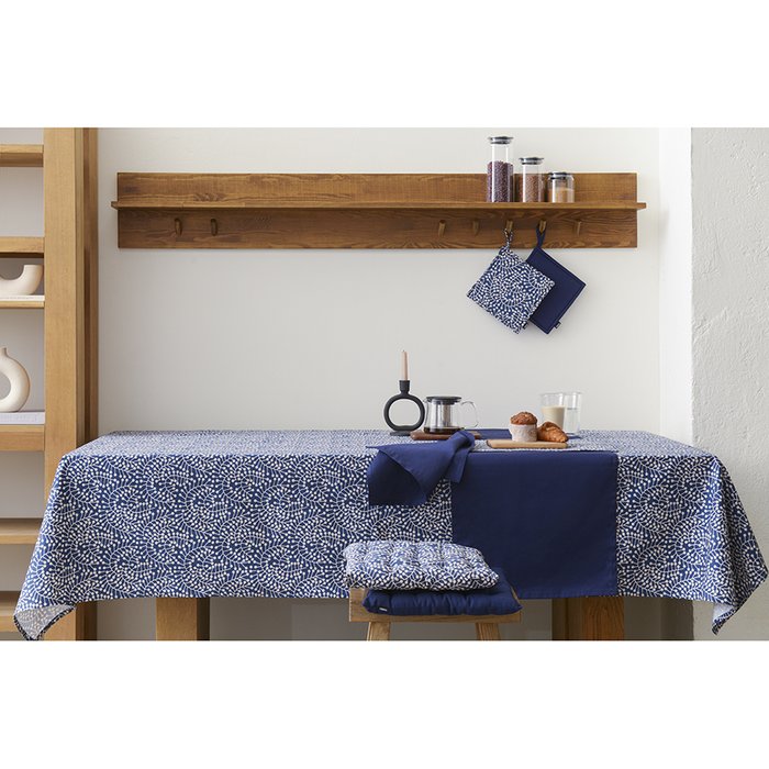 Подушка на стул из хлопка с принтом Спелая Смородина 40х40 темно-синего цвета - лучшие Декоративные подушки в INMYROOM