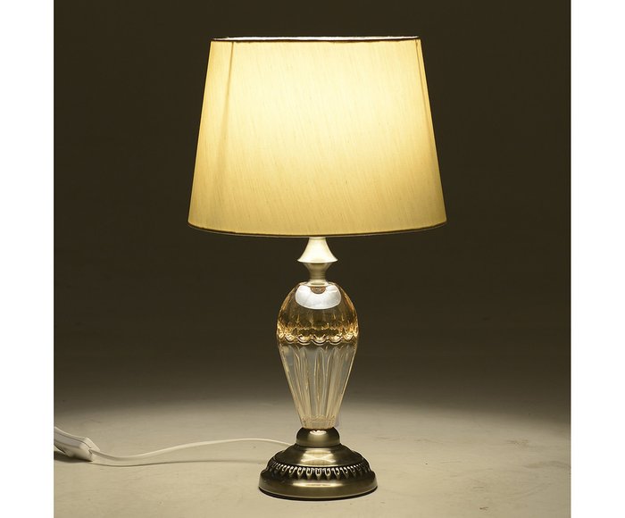 Настольная лампа с бежевым абажуром - купить Настольные лампы по цене 7660.0