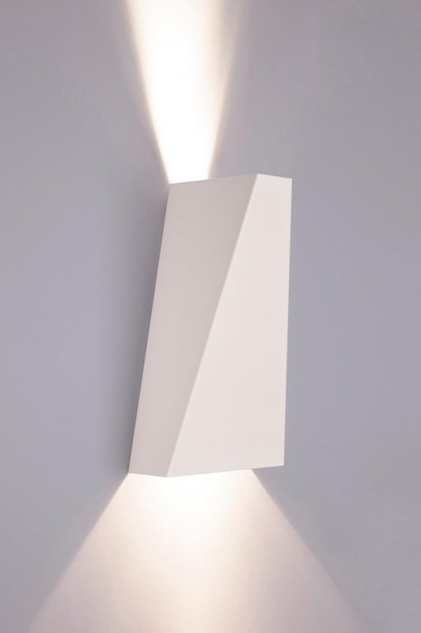 Настенный светильник Narwik белого цвета
