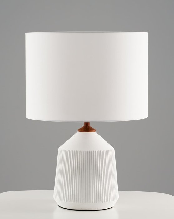 Лампа настольная Palma белого цвета - лучшие Настольные лампы в INMYROOM