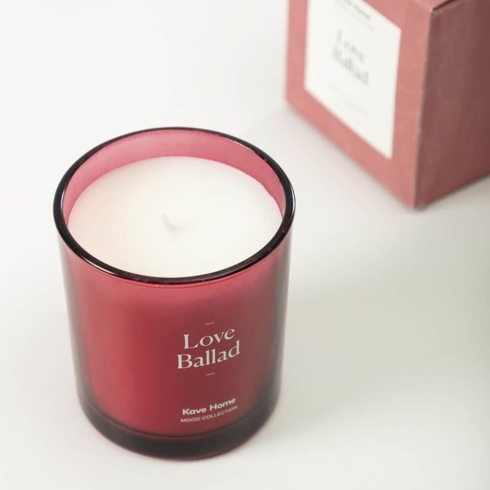 Ароматическая свеча Love Ballad красного цвета - купить Свечи по цене 1790.0
