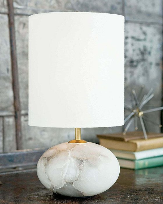 Настольная лампа Помпеи с белым абажуром - купить Настольные лампы по цене 18200.0