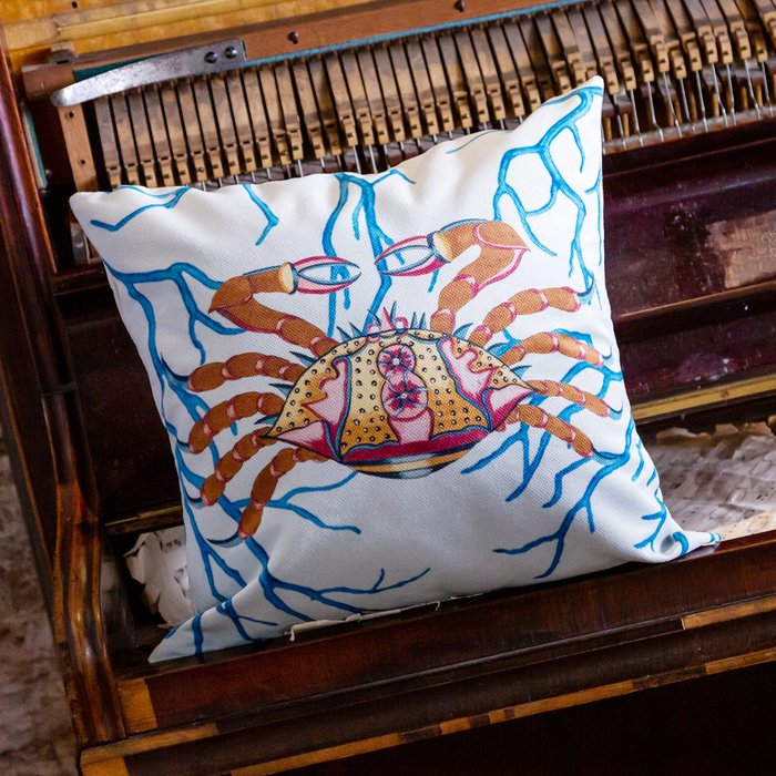 Декоративная подушка Фантастика подводного мира версия 2 сине-голубого цвета - лучшие Декоративные подушки в INMYROOM