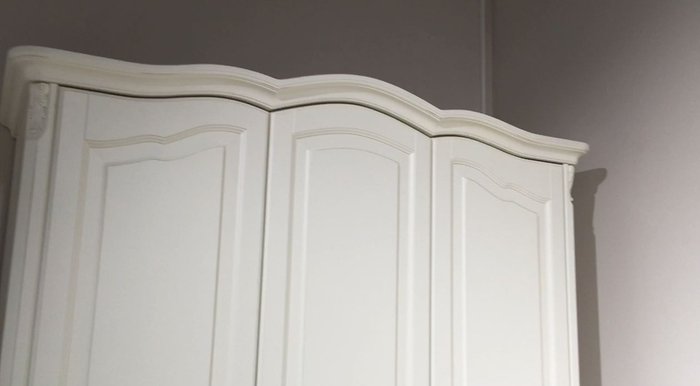 Шкаф трехдверный Akrata белого  цвета  - лучшие Шкафы распашные в INMYROOM