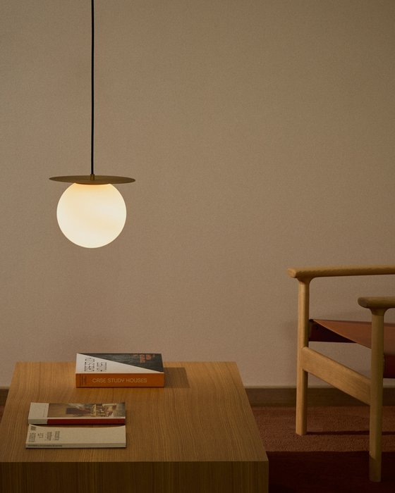 Подвесной светильник Brisia 20 из металла в латунной отделке со стеклянным плафоном  - лучшие Подвесные светильники в INMYROOM