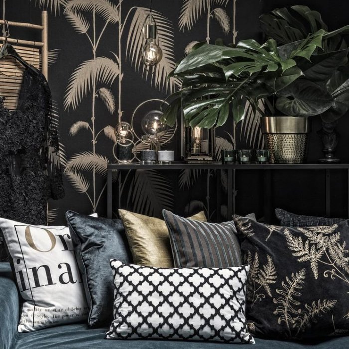 Декоративная подушка Florian черного цвета - лучшие Декоративные подушки в INMYROOM