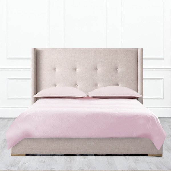Кровать Davenport из массива с обивкой бежевого цвета