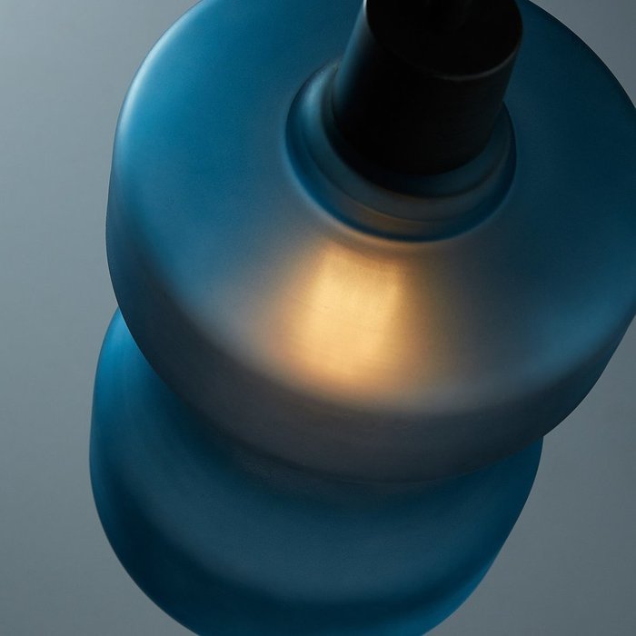 Подвесной светильник Corbin голубого цвета - лучшие Подвесные светильники в INMYROOM