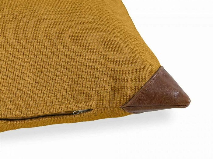 Подушка Chesterfield 60х60 желтого цвета - лучшие Декоративные подушки в INMYROOM
