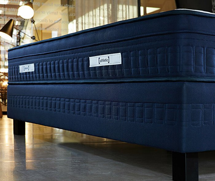 Матрас Athletic Spring Mattress 180х200 бело-синего цвета - лучшие Пружинные матрасы в INMYROOM Матрас Athletic Spring Mattress 180х200 бело-синего цвета - лучшие Пружинные матрасы в INMYROOM