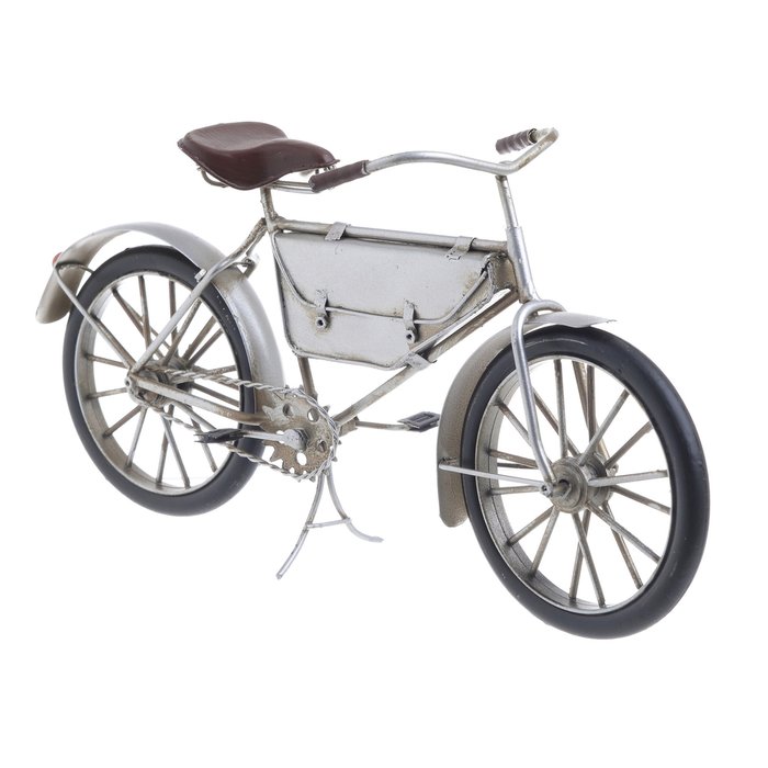 Модель Bicycle серебристого цвета