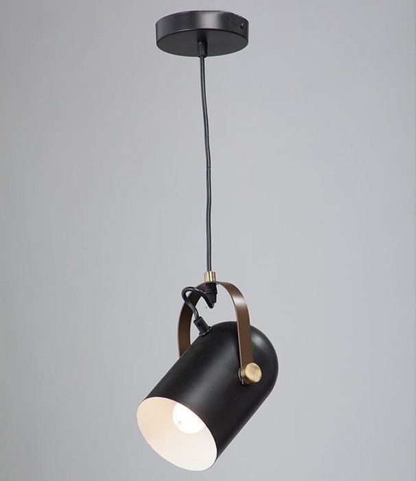 Подвесной светильник из металла черного цвета 