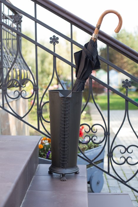 Зонтичница металлическая Корсет коричневого цвета - купить Подставки для зонтов по цене 14510.0