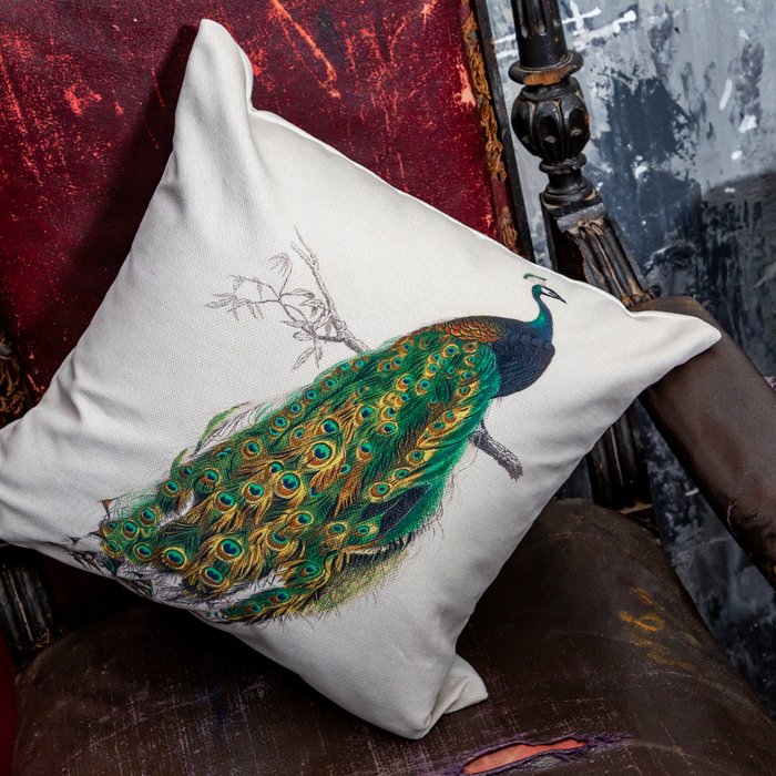 Интерьерная подушка Величественно окрашенный портрет павлина (версия 3) - купить Декоративные подушки по цене 2000.0