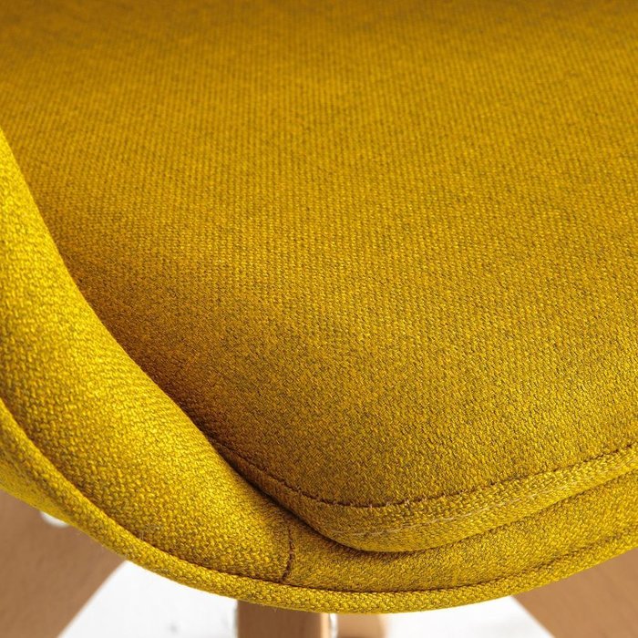 Офисное вращающееся кресло Quilda желтого цвета - лучшие Офисные кресла в INMYROOM