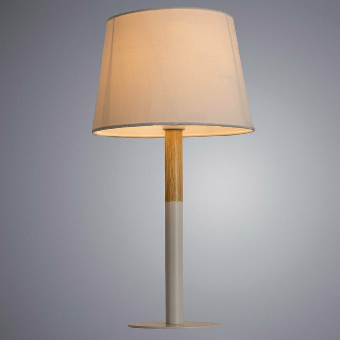 Настольная лампа Connor белого цвета - купить Настольные лампы по цене 2990.0