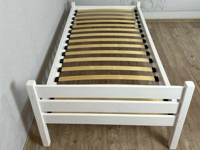 Кровать Классика сосновая с ортопедическим основанием 90х200 белого цвета - лучшие Кровати для спальни в INMYROOM