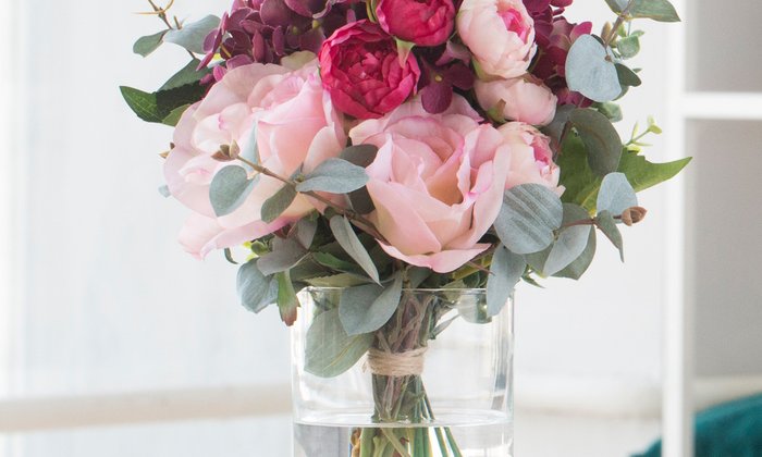Композиция из искусственных цветов - Гортензия бургундия, розы, эвкалипт - лучшие Декоративные цветы в INMYROOM