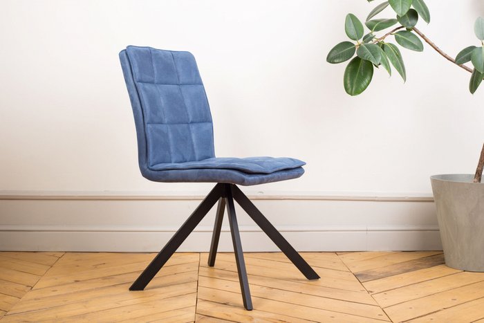 Стул Vela синего цвета с черными ножками - лучшие Обеденные стулья в INMYROOM