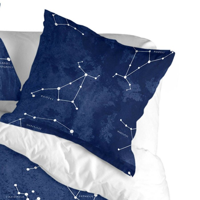 Наволочка Blanc Cosmos 60x60 темно-синего цвета - лучшие Наволочки в INMYROOM Наволочка Blanc Cosmos 60x60 темно-синего цвета - лучшие Наволочки в INMYROOM