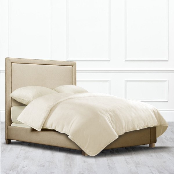 Кровать Stockton из массива с обивкой бежевого цвета