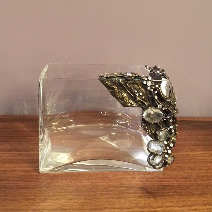 Ваза iPavoni Vase из прозрачного стекла Декорирована металлической вставкой - купить Вазы  по цене 22110.0