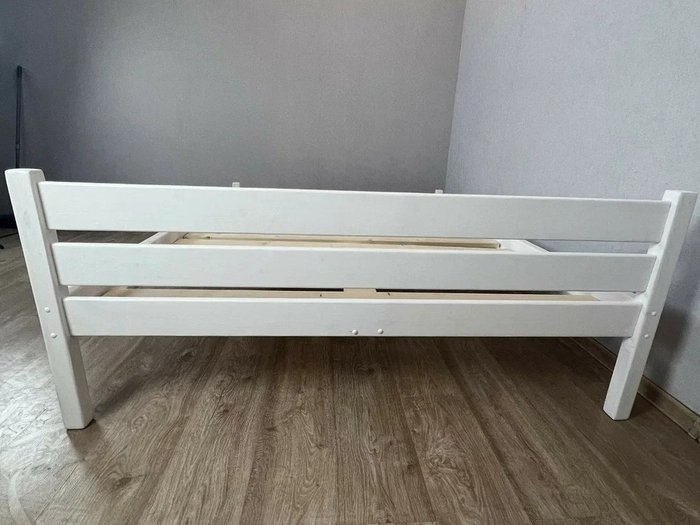 Кровать Классика сосновая 120х200 белого цвета - лучшие Кровати для спальни в INMYROOM