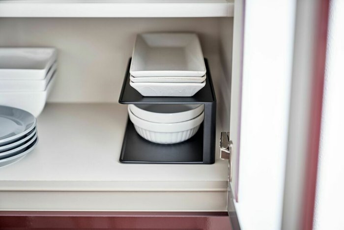 Двухуровневая подставка для посуды Tower черного цвета - купить Аксессуары для кухни по цене 5931.0