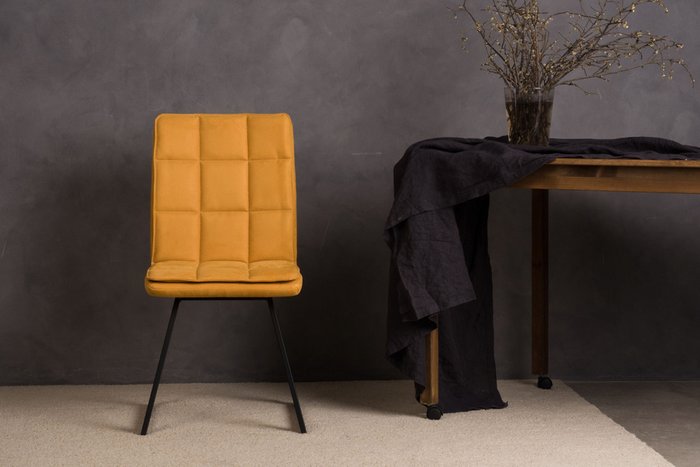Стул Gidor горчичного цвета с черными ножками - лучшие Обеденные стулья в INMYROOM