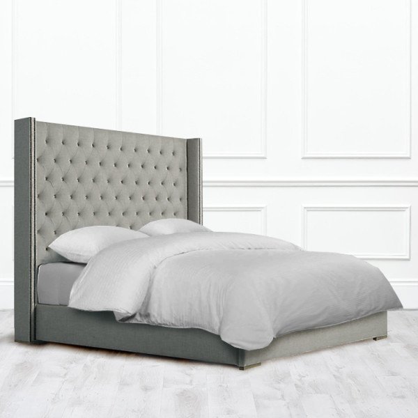 Кровать Clovis из массива с обивкой серого цвета 160х200